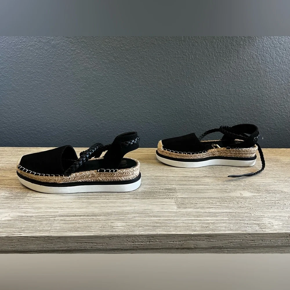 LIKE NEW!!! Jennifer Lopez Black and Cream Espadrilles